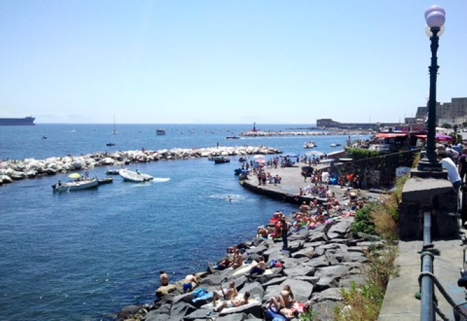 Strände in Neapel: Baden mitten in der Stadt