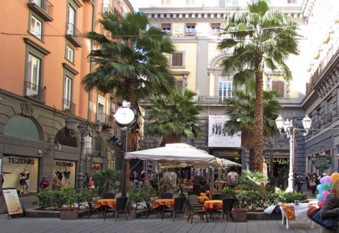 Shopping: Die schönsten Einkaufsstraßen und Märkte in Neapel