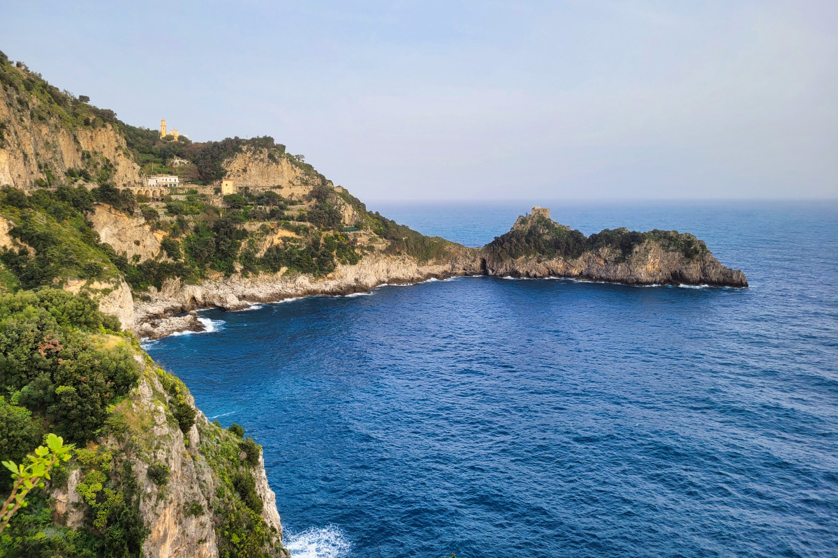 Panorama Capo di Conca. Über Conca dei Marini an der Amalfiküste (© portanapoli.com)