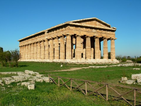 Paestum: Antike Tempelstadt mit Meerblick