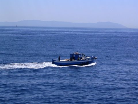 Fischerboot im tyrrhenischen Meer (© Portanapoli.com)