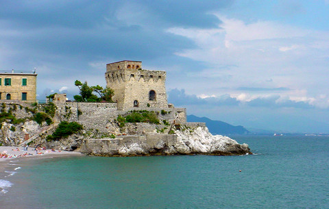 Das Dorf Erchie an der Amalfiküste: Zitronengärten und Meer