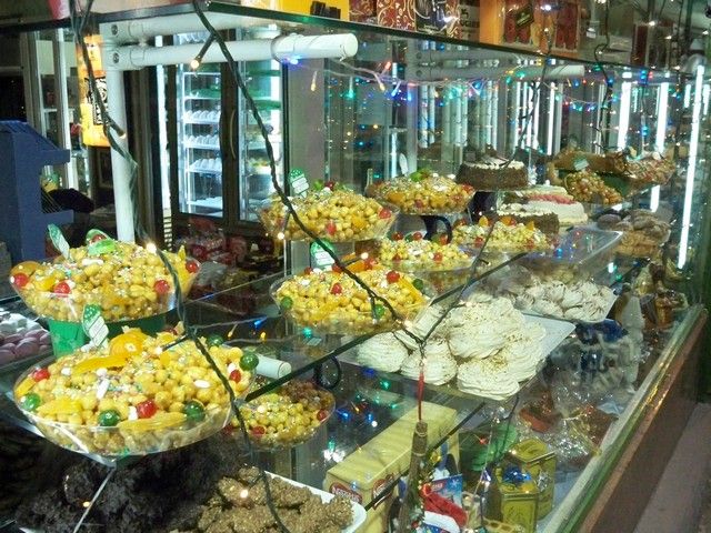 Süß, bunt und lecker: Weihnachtgebäck aus Neapel