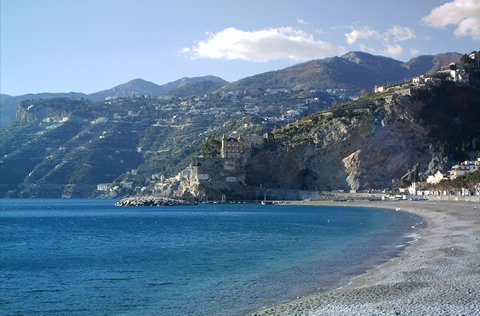Maiori an der Amalfiküste – italienisches Strandbad mit Filmgröße