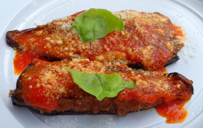 Gefüllte Auberginen mit Tomatensoße und Parmesan(Ristoro Pozzallo in Lentiscosa di Camerota)