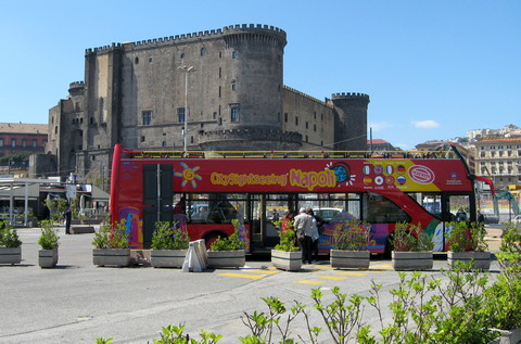 Neapel: Hop on-Hop off Sightseeing Bus-Tour