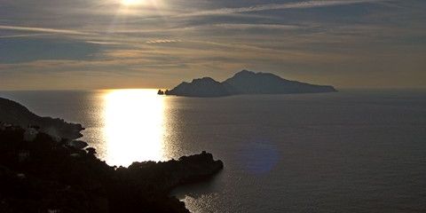 Massa Lubrense: Wenn bei Capri die rote Sonne im Meer versinkt
