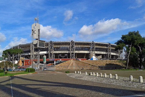 Fußballstadion von Neapel umbenannt in „Stadio Diego Armando Maradona“
