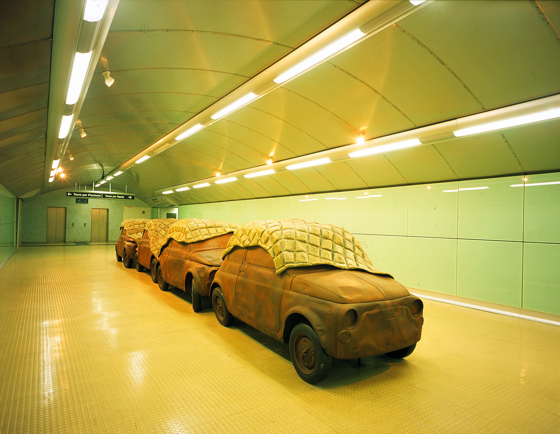 Station Salvator Rosa, Metrò Linie 1. Artwork Perino&Vele: "A subway è chiu sicura" (© foto archivio metronapoli spa)