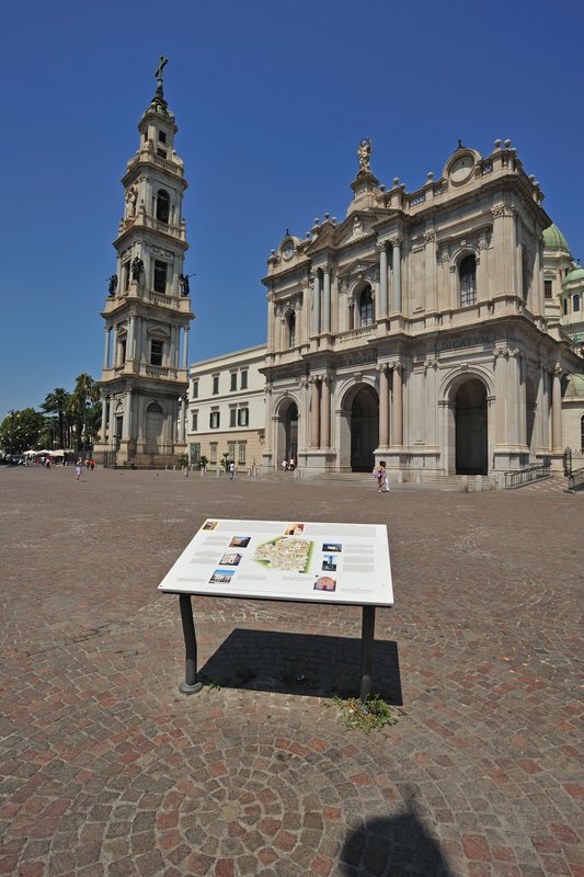Besuchermagnet in Pompeji: Wallfahrtskirche Madonna del Rosario