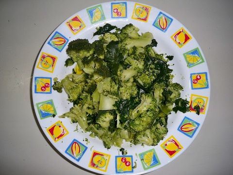 Brokkoli mit Olivenöl und Zitrone