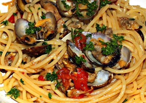 Spaghetti mit Venusmuscheln (Spaghetti alle vongole)