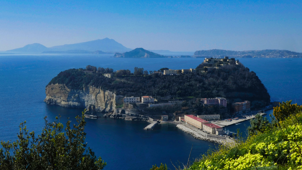 Panorama der Insel Nisida vom Parco Virgiliano (© portanapoli.com)