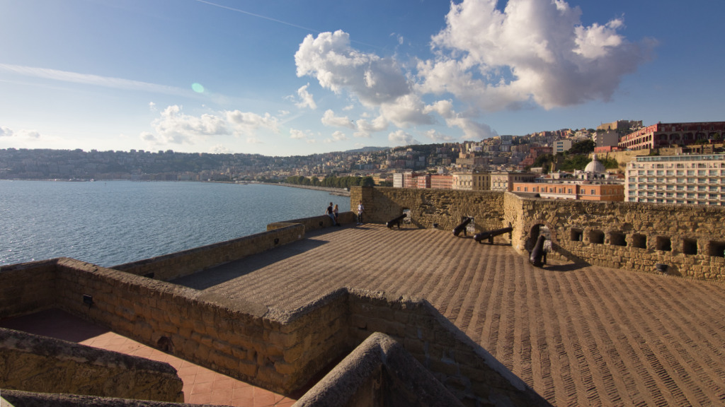 Auf dem Dach des Castel dell'Ovo (© portanapoli.com)