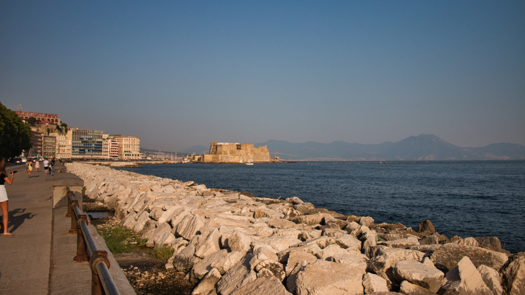 Via Caracciolo in Neapel (© portanapoli.com)