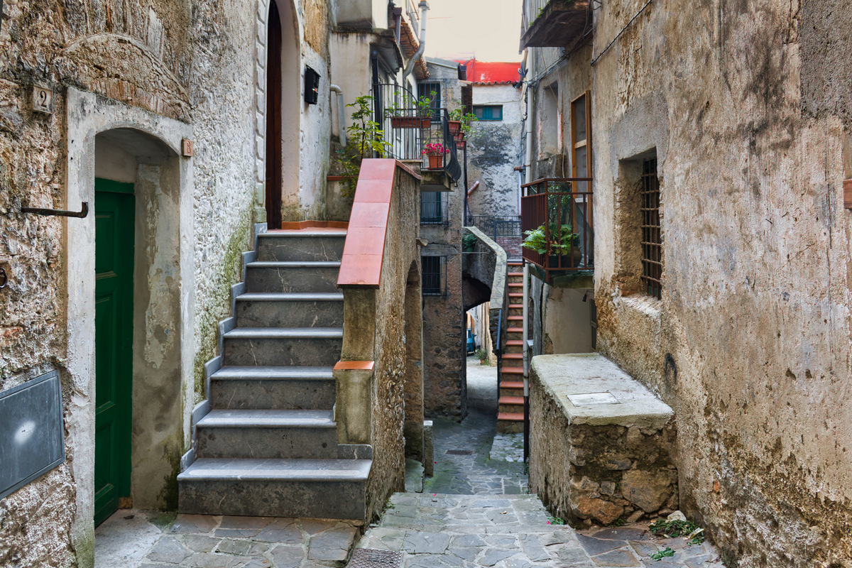 Im Bergdorf Camerota (@portanapoli.com)