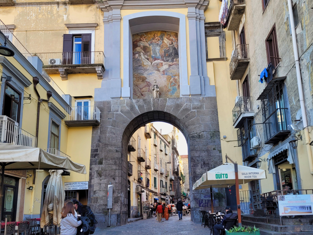 Porta San Gennaro (@portanapoli.com)