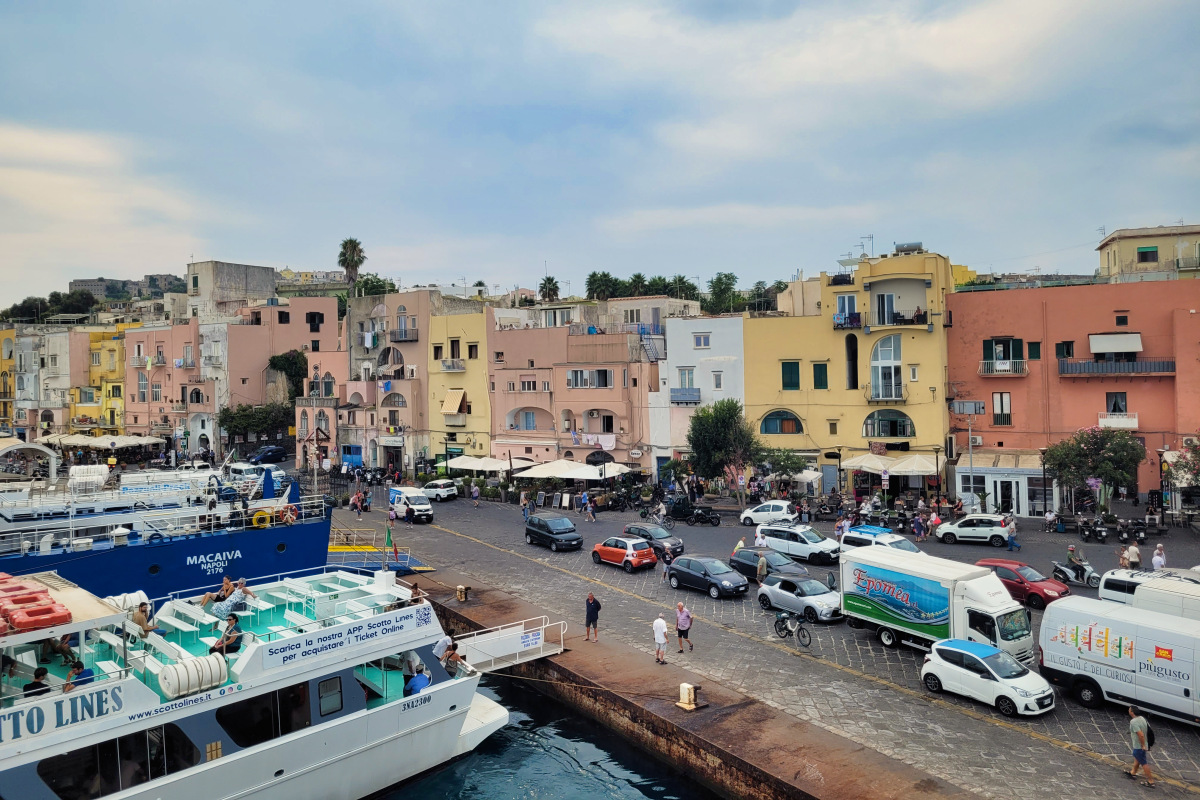 Hafen von Procida (©portanapoli.com)